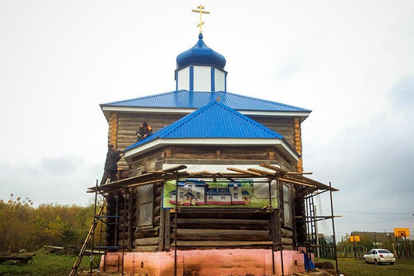 На храм села Татарское Утяшкино установили новый купол