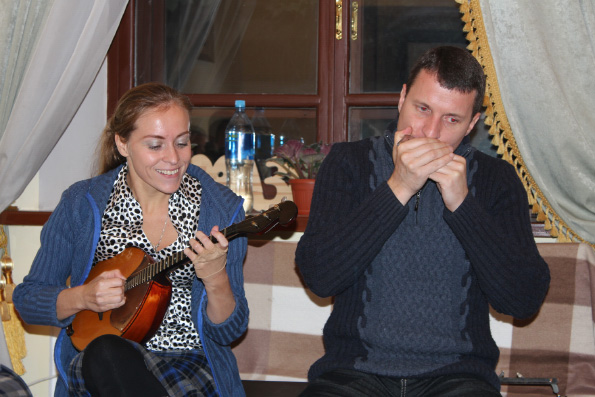 В казанском молодежном клубе «Азбука» состоялся мастер-класс по народным инструментам