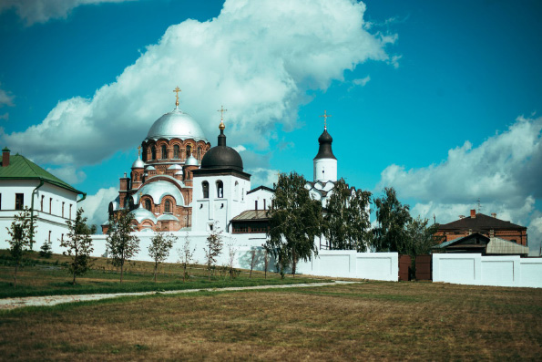 Скорбященско-Богородицкий собор — крупнейший храм Свияжска