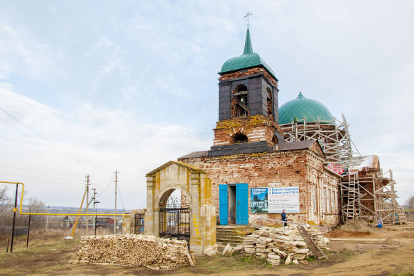 На восстанавливающийся храм в селе Кураково установили второй купол