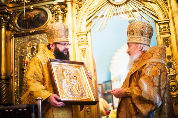 В день памяти святителя Гурия Казанского главы Татарстанской и Смоленской митрополий совершили Литургию у мощей святителя