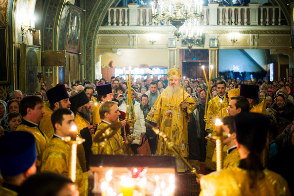 В канун дня памяти святителя Николая митрополит Феофан совершил всенощное бдение в Никольском соборе Казани