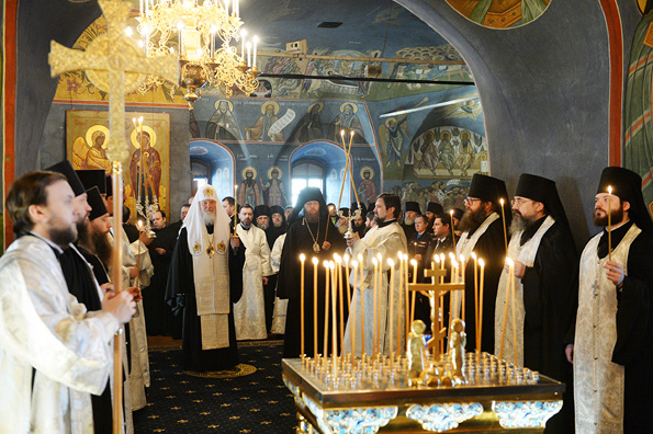 Патриарх Кирилл совершил литию по жертвам крушения ТУ-154