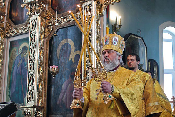 Епископ Чистопольский и Нижнекамский Пармен совершил Литургию в храме Казанской духовной семинарии