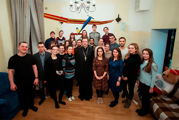 В молодежном клубе «Азбука» состоялась встреча с настоятелем Никольского собора города Казани
