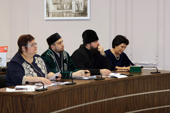 В Исполкоме города Казани обсудили вопросы межнациональных и межконфессиональных отношений
