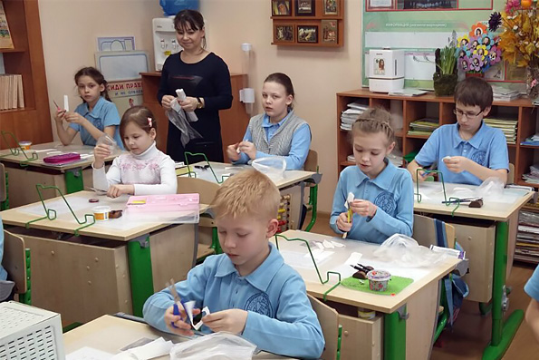 Дети помогают детям: казанские гимназисты приняли участие в акции «Белый цветок»