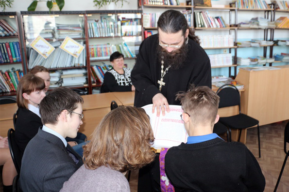 Школьникам Болгара рассказали о православной литературе
