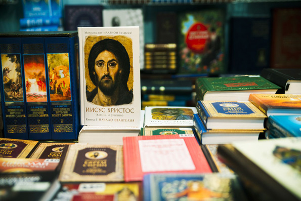 Священник рассказал жителям посёлка Осинники о православной книге