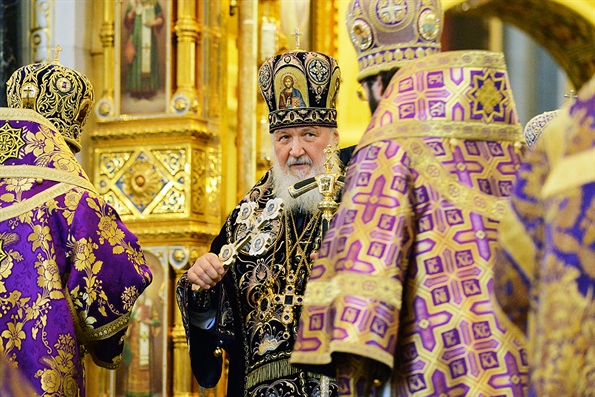 Патриарх Кирилл совершил чин освящения мира и умовения ног священнослужителям