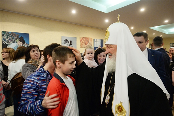 Патриарх Кирилл поздравил с Пасхой маленьких пациентов РДКБ