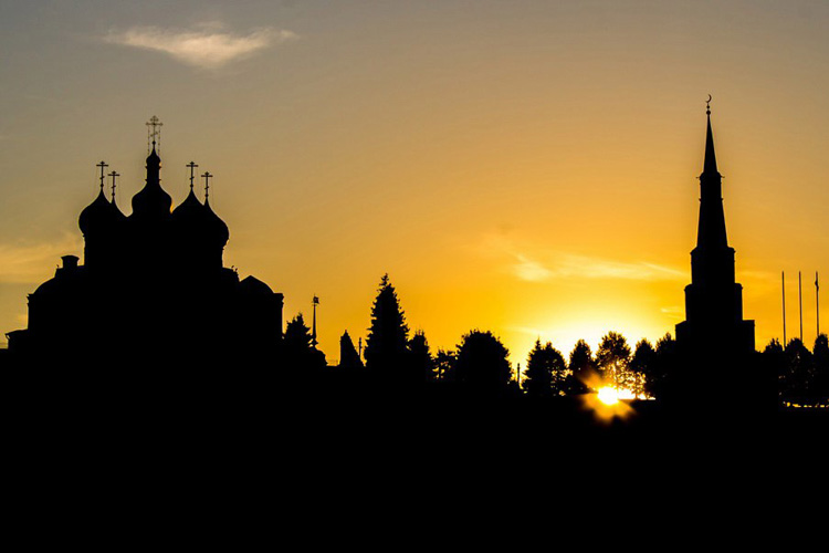 Силуэт Благовещенского собора Казанского кремля