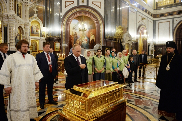 Президент России поклонился мощам святителя Николая Чудотворца в Храме Христа Спасителя