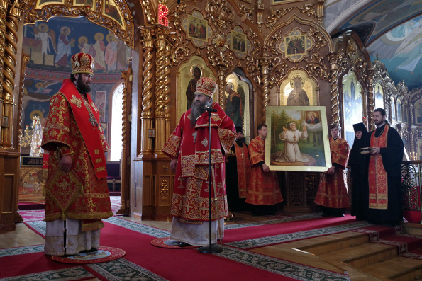 Икона с частицей мощей преподобного Серафима Саровского передана из Нижегородской в Альметьевскую епархию