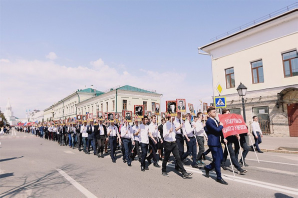 Студенты Казанской духовной семинарии приняли участие в торжественном марше в честь Дня Победы