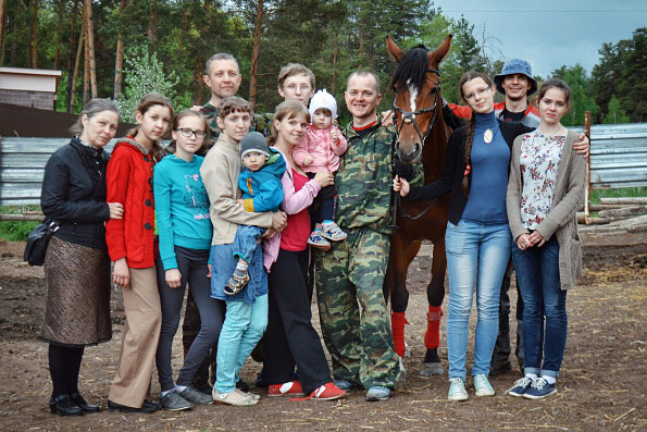 Православная молодежь Казани потрудилась на конном дворе