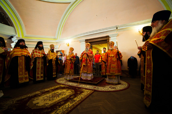 В канун Недели о слепом сонм архипастырей совершил всенощное бдение в Богородицком монастыре Казани