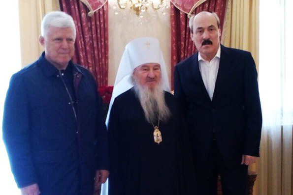 Глава Республики Дагестан лично поздравил митрополита Феофана с 70-летием