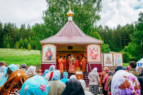 В Лениногорском благочинии на источнике великомученицы Параскевы Пятницы совершена Божественная литургия