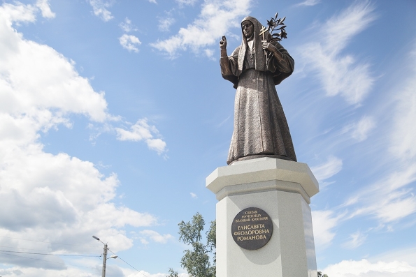 Семиметровый памятник Елизавете Федоровне открыли в Алапаевске