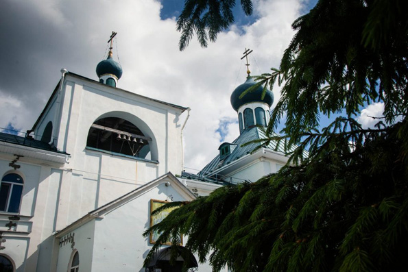 В храме Казанской духовной семинарии молитвенно почтили память праведного Иоанна Кронштадтского