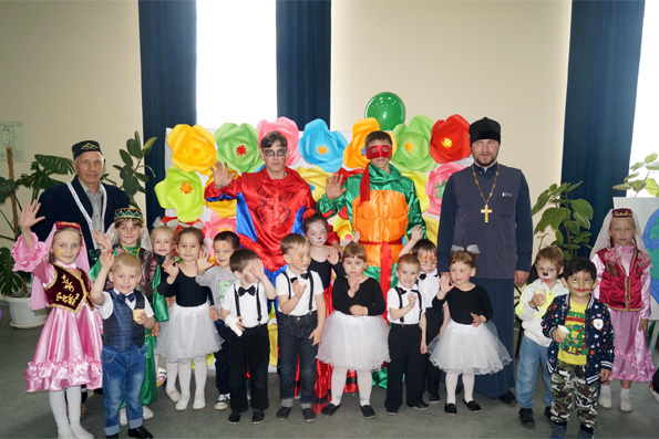 Благочинный Высокогорского района посетил детский праздник в селе Усады