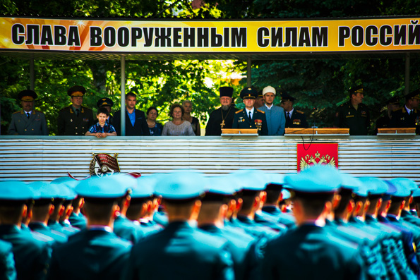 Священнослужители Казанской епархии приняли участие в церемонии вручения дипломов выпускникам Казанского танкового училища