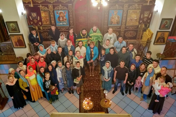 Православная молодежь Казани молитвенно отметила День семьи, любви и верности
