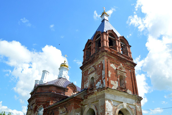 В восстанавливающемся Петропавловском храме села Умяк прошли престольные торжества