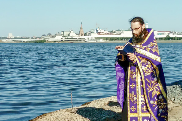 В первый день Успенского поста совершено освящение воды в реке Казанке