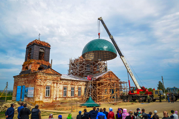На церковь в селе Кураково установили купол