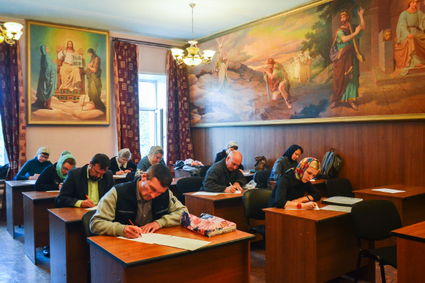 В Казанской духовной семинарии прошли вступительные экзамены для абитуриентов отделения дополнительного образования