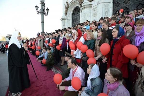 Патриарх Кирилл призвал священников идти к молодежи