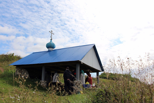 В селе Шереметьевка состоялся молебен на святом источнике