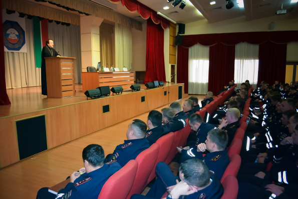 Священнослужитель Казанской епархии выступил перед участниками совещания полка ДПС города Казани