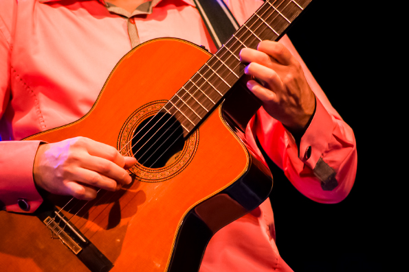 В казанском молодежном пространстве «Азбука» открывается новый сезон обучения игре на гитаре и укулеле