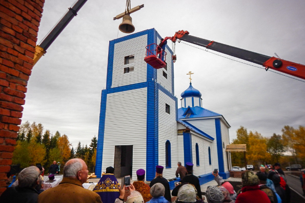 На воссоздаваемый храм в селе Татарское Утяшкино установили крест и колокола