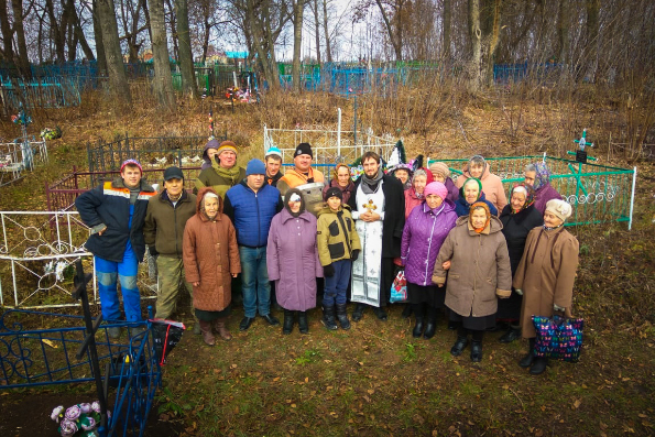 На православном кладбище районного центра Тюлячи состоялся общеприходской субботник