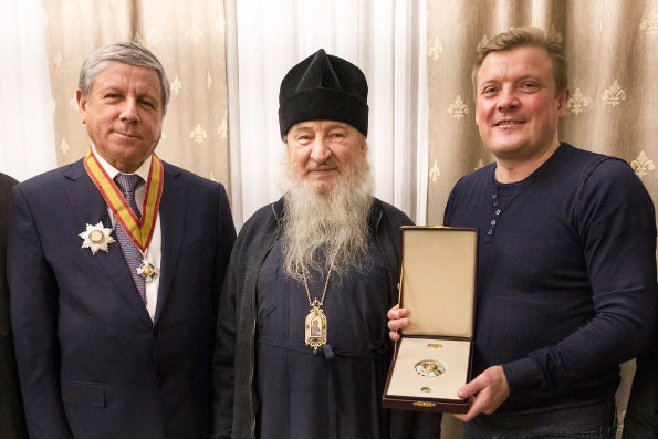 Митрополит Феофан вручил Патриаршие награды благотворителям Казанской епархии