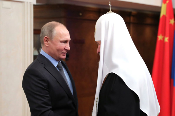 Патриарх Кирилл поздравил Владимира Путина с переизбранием в Президенты России