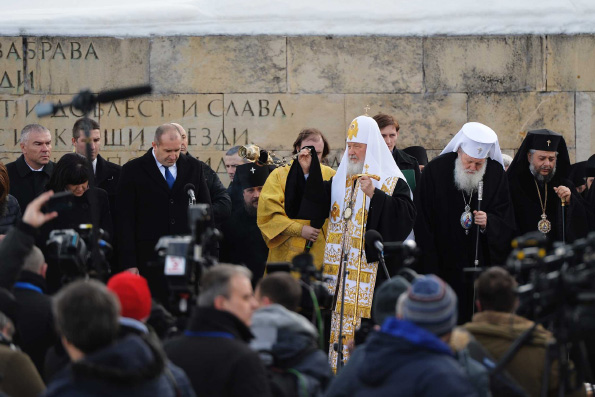 Патриарх Кирилл помолился на Шипке о воинах, погибших за свободу Болгарии