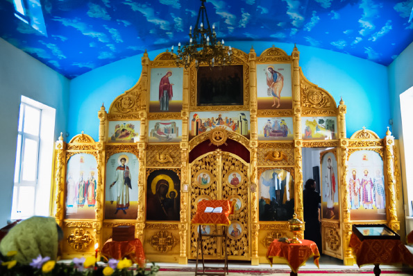 В Казанско-Богородицкой церкви Мензелинска появился новый резной иконостас