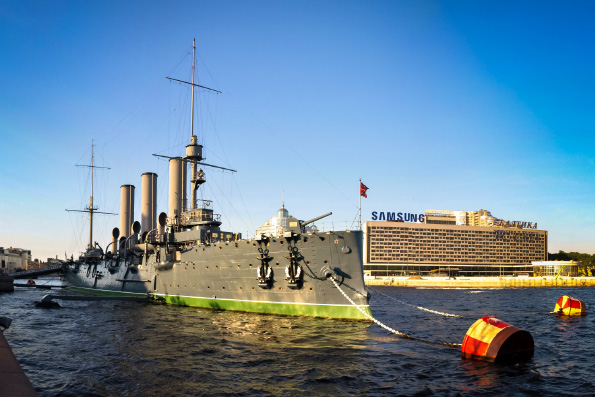 Акт исторического примирения: на крейсере «Аврора» впервые за 100 лет совершена Литургия