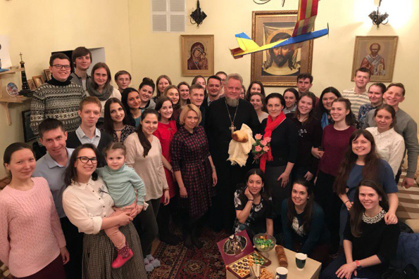 В преддверии праздника жен-мироносиц в казанском православном клубе «Азбука» состоялась встреча с семьей священника