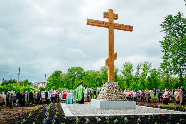 В Бугульме освятили крест на месте строительства храма в честь Новомучеников и исповедников Церкви Русской