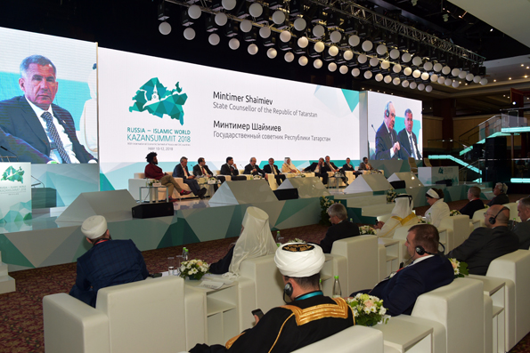 Митрополит Феофан посетил проходящий в Казани Международный экономический саммит «Россия — Исламский мир»