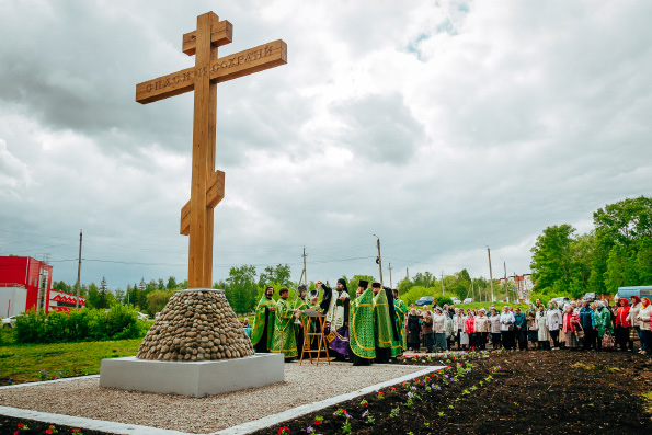 Освящение креста на месте строительства храма в честь Новомучеников и исповедников Церкви Русской в Бугульме