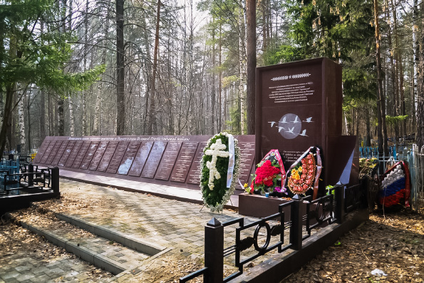 Духовенство Закамского благочиния и татарстанские казаки возложили венок к воинскому мемориалу в Тарловке