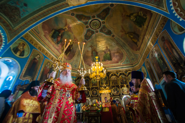 Митрополит Феофан возглавил престольный праздник в Борисоглебском храме Казани