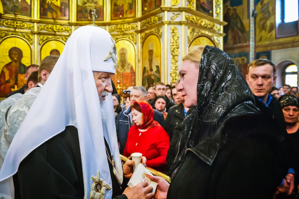 Патриарх Кирилл встретился с родными жертв пожара в кемеровском торговом центре «Зимняя вишня»